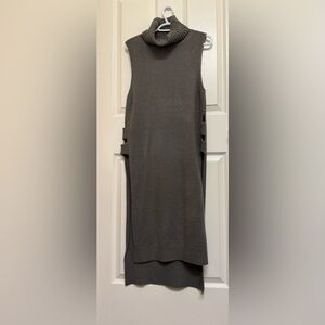 Beautiful sleeveless sweater small size